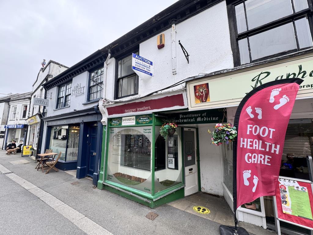 Lot: 86 - COMMERCIAL PROPERTY IN CENTRAL TOWN CENTRE LOCATION - Front of the property